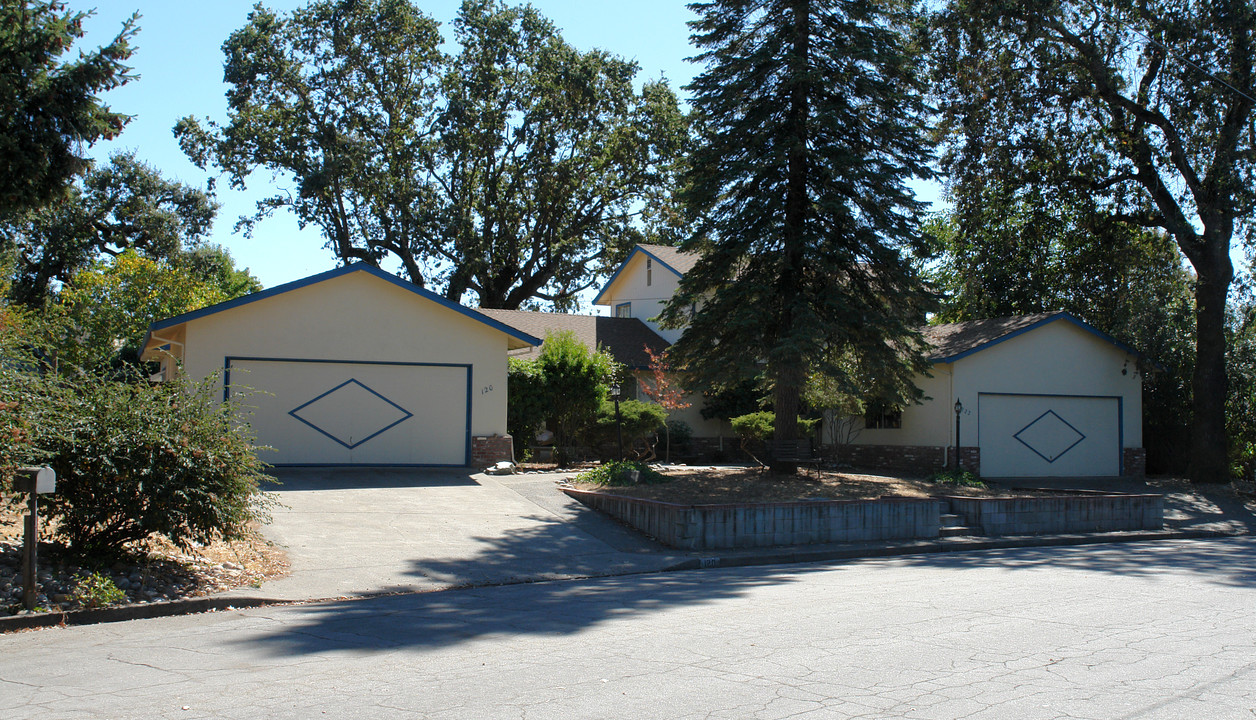 120 Lark Center Dr in Santa Rosa, CA - Building Photo