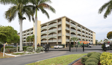 Sundance Grove Apartments in Ft. Myers, FL - Building Photo - Building Photo