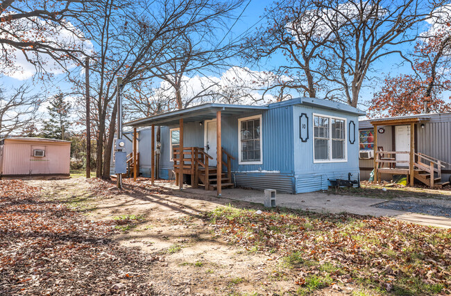 10 Frank Cir in Denison, TX - Building Photo - Building Photo