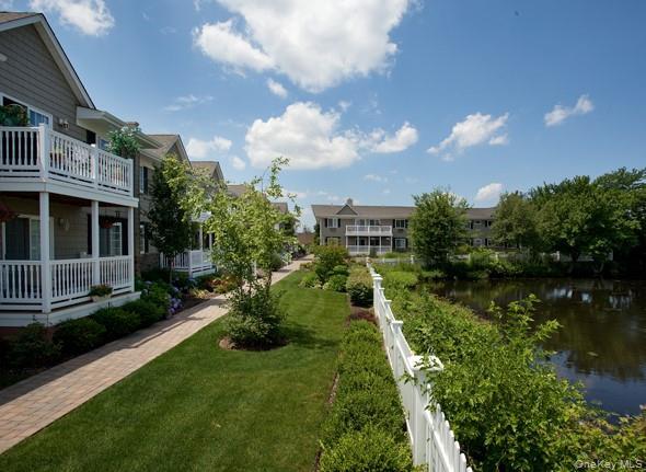 8 Willowbrook Ave in Bay Shore, NY - Building Photo - Building Photo