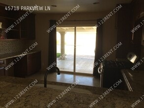 45718 Parkview Ln in Lancaster, CA - Building Photo - Building Photo