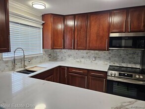 3551 W 14 Mile Rd in Royal Oak, MI - Building Photo - Building Photo