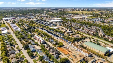 307 Sterling St in College Station, TX - Foto de edificio - Building Photo