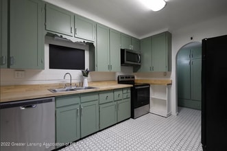 504 N Walnut St in Lansing, MI - Foto de edificio - Building Photo