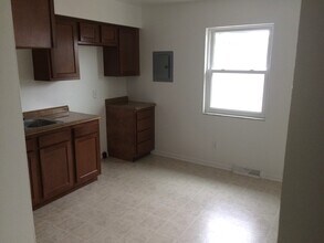 959 Lindsay Ave, Unit 959 in Akron, OH - Foto de edificio - Building Photo