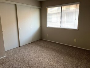 White Willow Glen Apartments in Sacramento, CA - Building Photo - Building Photo