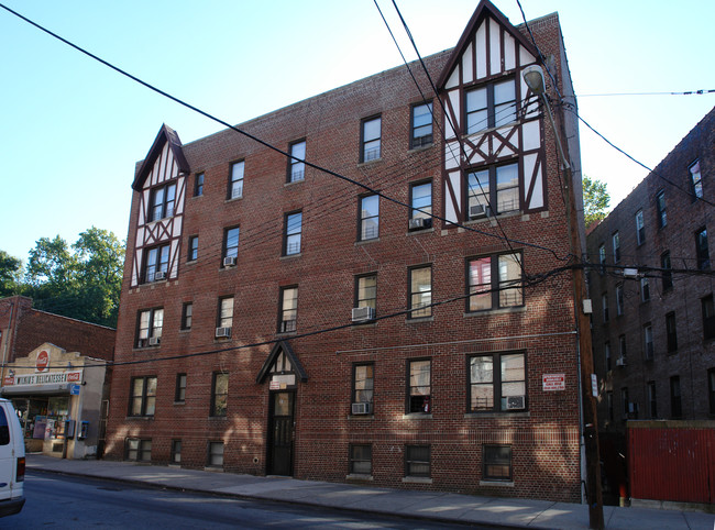11 Coyle Pl in Yonkers, NY - Foto de edificio - Building Photo