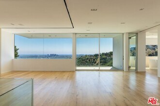 1853 Sunset Plaza Dr in Los Angeles, CA - Building Photo - Building Photo