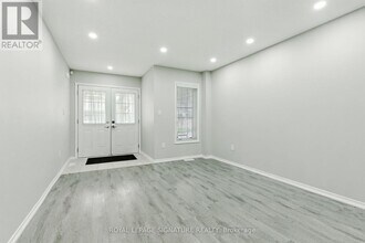 16 Froggy Dr in Thorold, ON - Building Photo - Building Photo