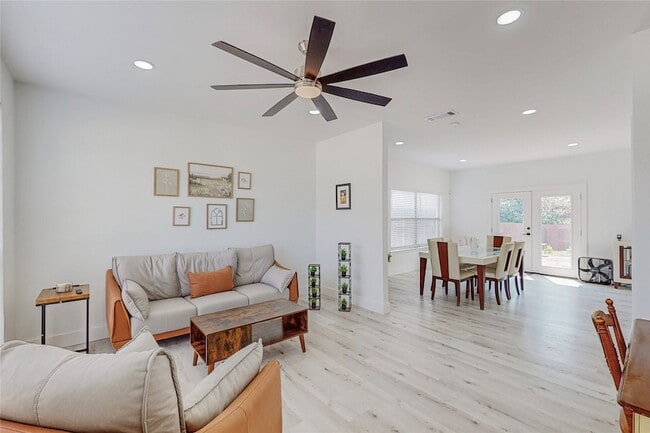 829 Lake Bluff Dr, Unit 13-13-305 in Flower Mound, TX - Building Photo - Building Photo