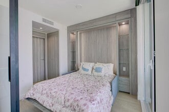 87 Nelson St. in Vancouver, BC - Building Photo - Building Photo