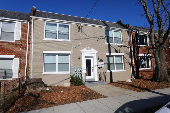 1326 Downing Pl NE in Washington, DC - Building Photo - Building Photo