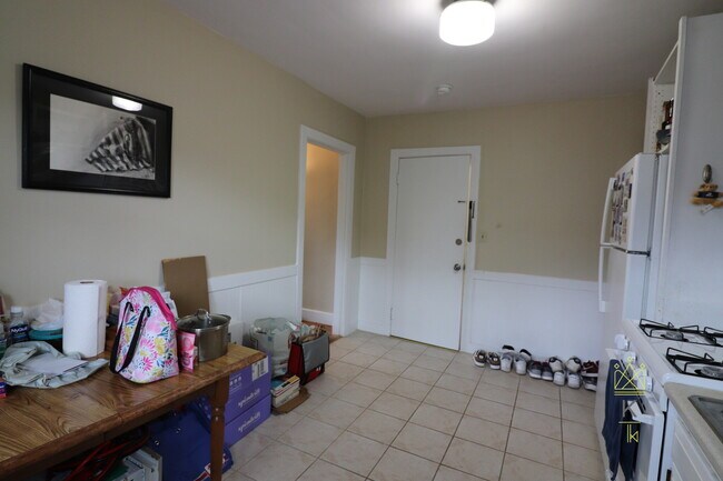 34 Beechcroft St, Unit 4 in Boston, MA - Building Photo - Building Photo