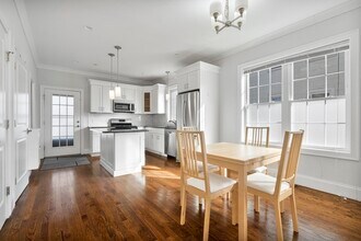 7 Adamson St, Unit C in Boston, MA - Foto de edificio - Building Photo