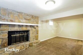 613 SW 35 Terrace in Lee's Summit, MO - Building Photo - Building Photo