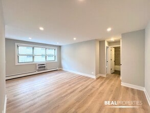 452 W Oakdale Ave in Chicago, IL - Building Photo - Building Photo