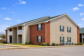 CAMBRIDGE POINTE in Henderson, KY - Foto de edificio - Building Photo