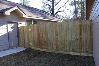 9599 Darkwood St in Willis, TX - Building Photo - Building Photo