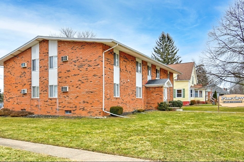 PineView Apartments in Napoleon, OH - Foto de edificio