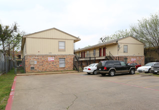 The Debutante Apartments in Dallas, TX - Building Photo - Building Photo