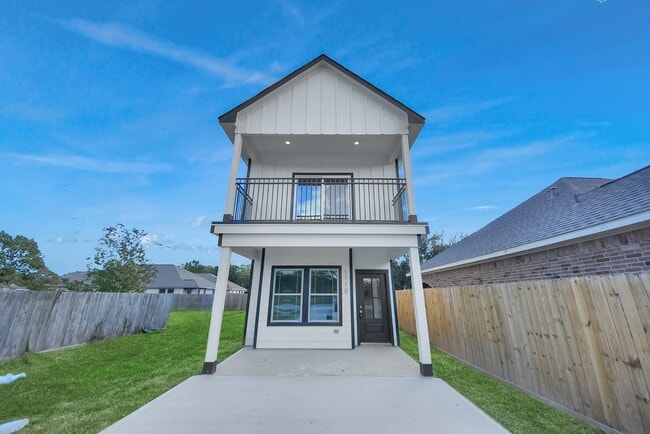 1110 E Main St in La Porte, TX - Building Photo - Building Photo