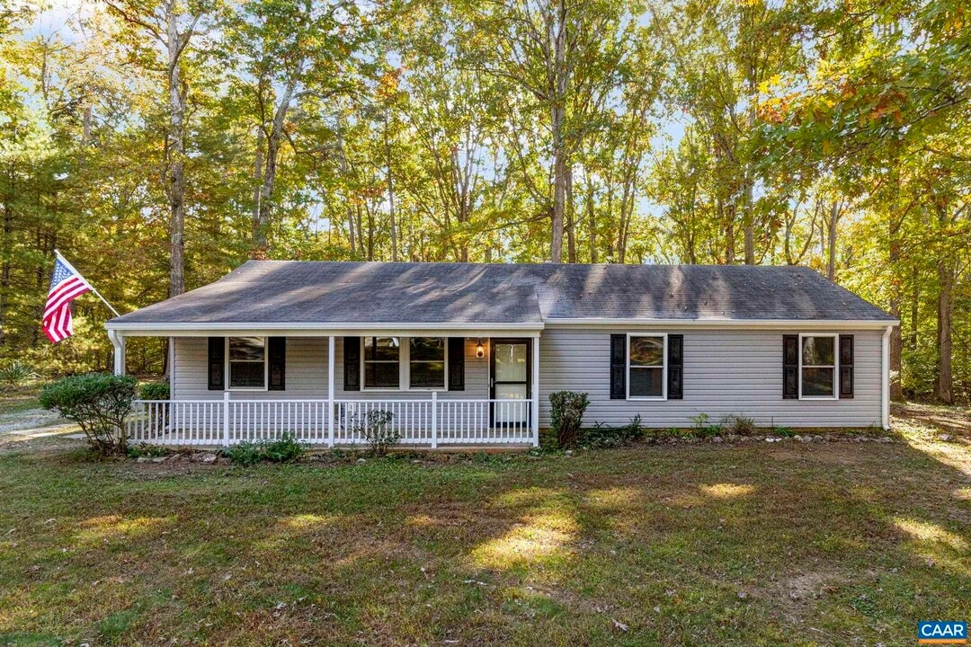 5728 Union Mills Rd in Troy, VA - Building Photo