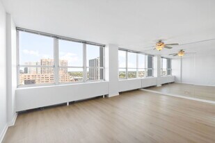655 W Irving Park Rd, Unit 1114 in Chicago, IL - Building Photo