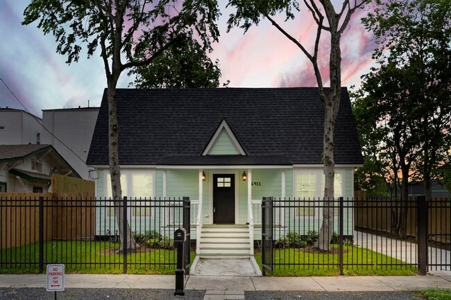 property at 6411 Illinois St