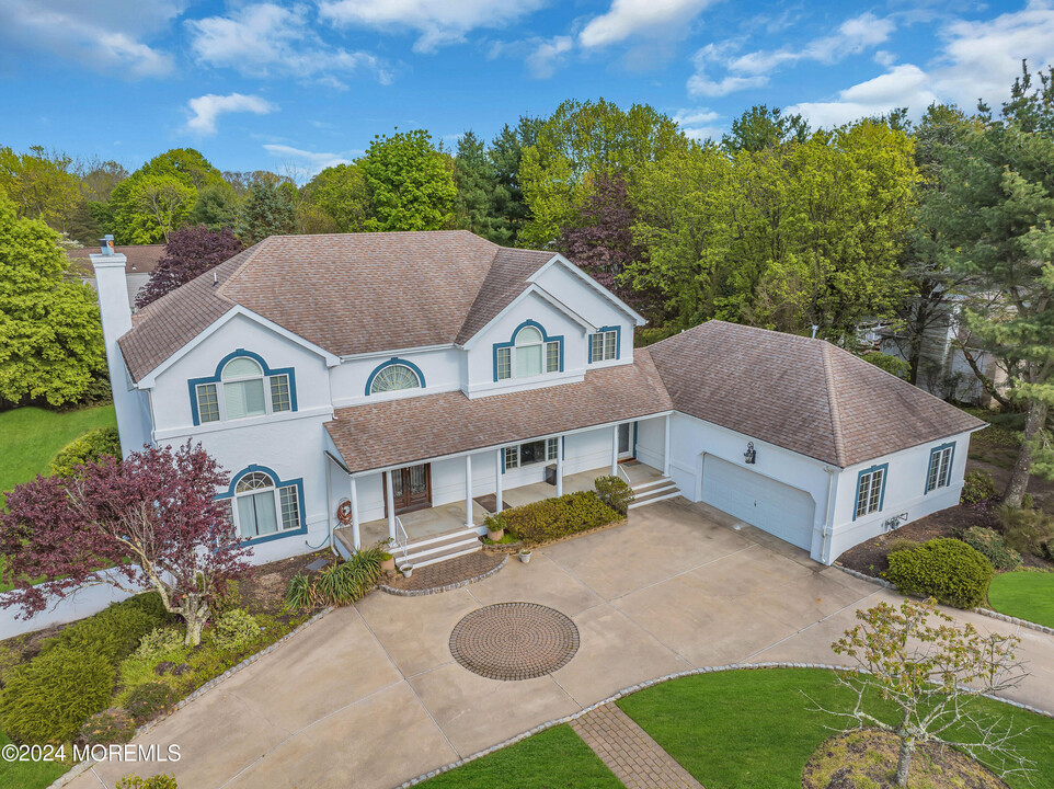 22 Meadow Ln in West Long Branch, NJ - Building Photo