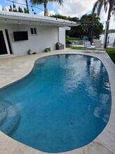 8220 SW 48th St in Miami, FL - Building Photo - Building Photo