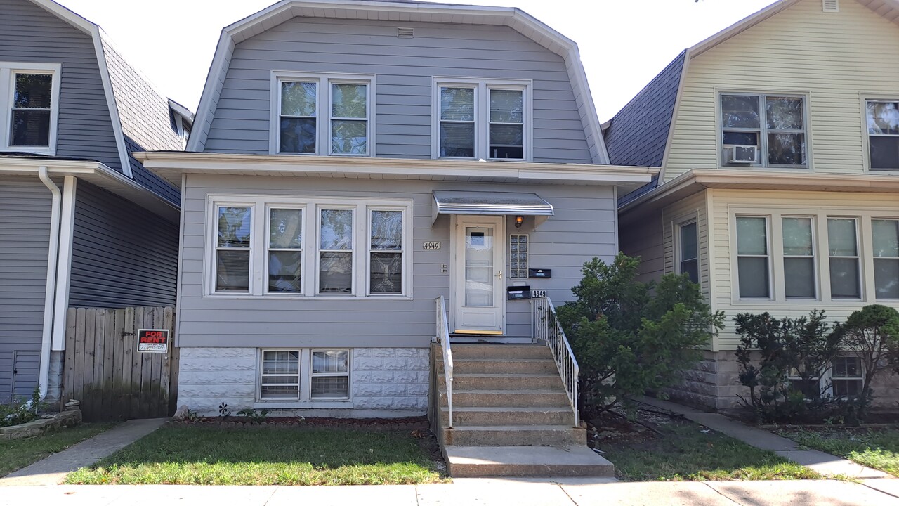 4949 W Melrose St, Unit 2nd fl in Chicago, IL - Foto de edificio