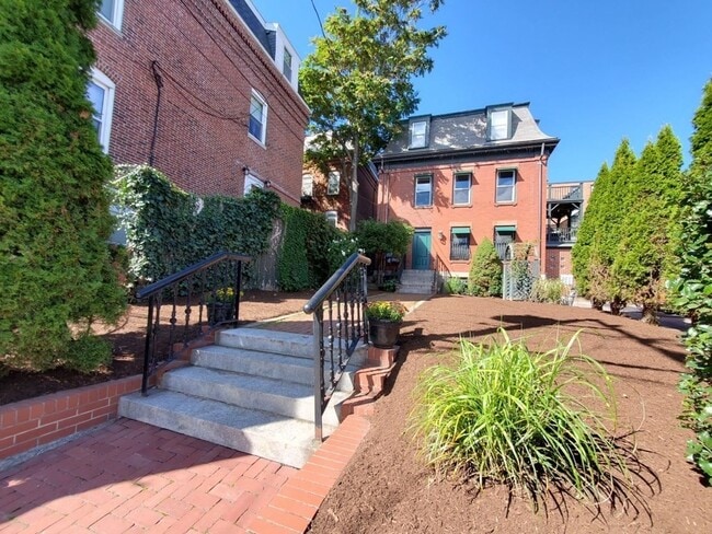 21 Parker St, Unit 1