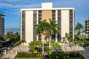 Casa Grande On Vanderbilt Beach in Naples, FL - Foto de edificio - Building Photo