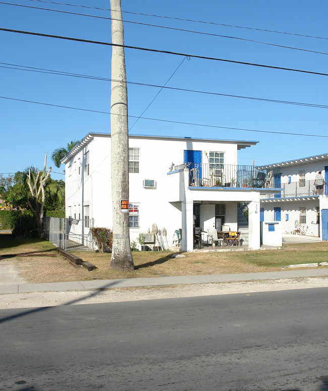 336-344 NW 2nd Ave in Homestead, FL - Foto de edificio - Building Photo