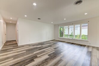695 Hargrove Ln in Florissant, MO - Building Photo - Building Photo