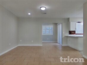 2108 W Hermosa Dr in Tempe, AZ - Foto de edificio - Building Photo