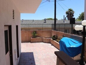 985 W 9th St, Unit 1 in San Pedro, CA - Building Photo - Building Photo