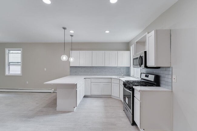 11 Holmes Ave in Jersey City, NJ - Building Photo - Building Photo