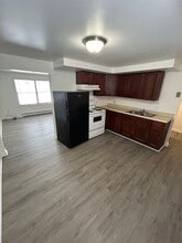 209 Endwell St, Unit Apt B in Johnson City, NY - Foto de edificio - Building Photo