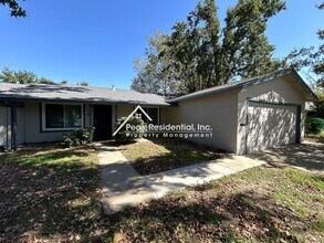 8919 Salmon Falls Dr in Sacramento, CA - Building Photo - Building Photo