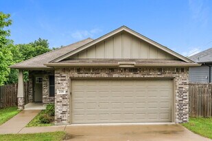 218 S Preston St in Alvarado, TX - Building Photo