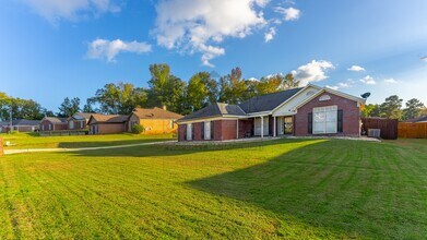 5376 Broadfield Dr in Columbus, GA - Building Photo - Building Photo