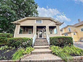 454 Moseley St in Elgin, IL - Building Photo