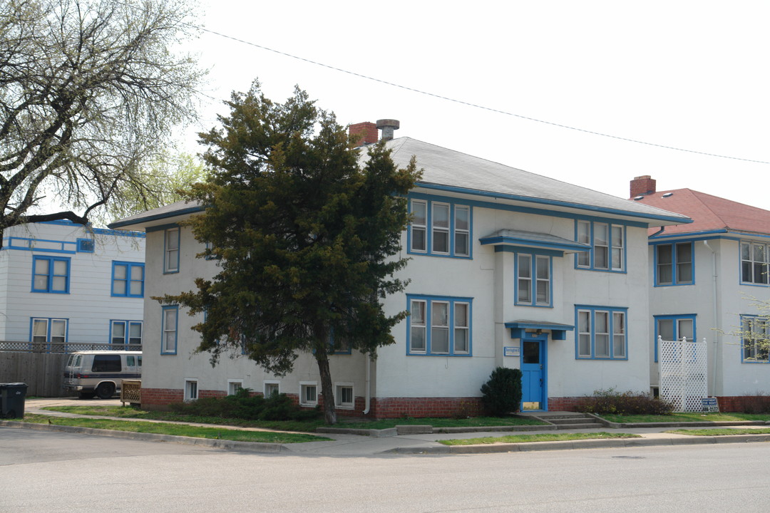 2625 E Douglas Ave in Wichita, KS - Building Photo