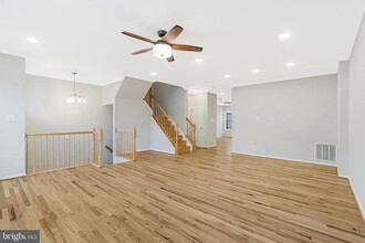 1707 Stuart Pointe Ln in Herndon, VA - Foto de edificio - Building Photo