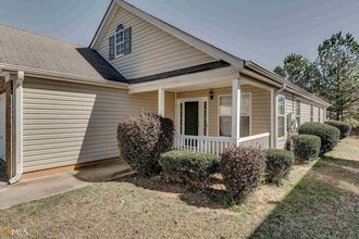 5709 Rockaway Dr in Union City, GA - Building Photo - Building Photo