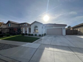 525 Ashwood Ln in Patterson, CA - Building Photo - Building Photo