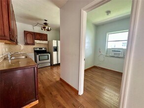 1987 NE 171 St, Unit 1 in North Miami Beach, FL - Building Photo - Building Photo