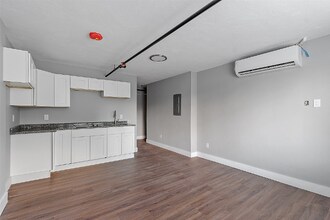 10306 Shaker Blvd-Unit -17 in Cleveland, OH - Building Photo - Building Photo