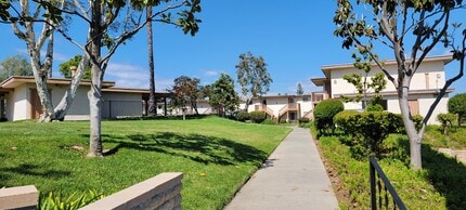 Plaza Verde in Escondido, CA - Foto de edificio - Building Photo